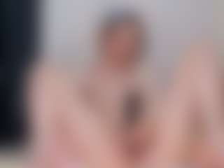 Live cam show with kellybbface - Blue Eyes on madthumbs