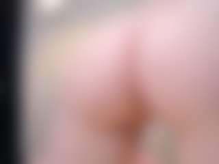 Live cam show with kellybbface - Vibe on milfzrlive.com
