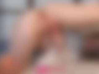 Live cam show with kellybbface - Average on Camming Site