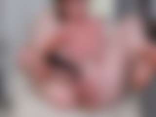 Live cam show with kellybbface - Average on Camming Site