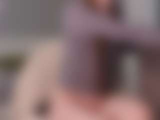 Live cam show with kellybbface - Average on CamClone