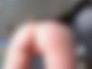Live cam show with kellybbface - Red Hair Shaved Pussy on live.xbliss.ai