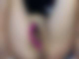 Live cam show with Marrie - Bush on Camsoda