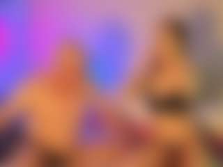 Spettacolo in cam dal vivo con OurJourneyXoXO - Toys su Camsoda