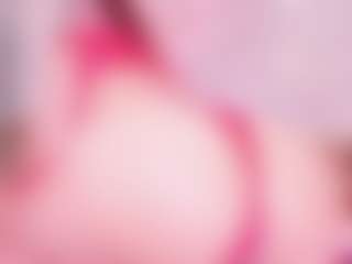 Live cam show with MiaVelveett - Double Penetration on eurowanks.com