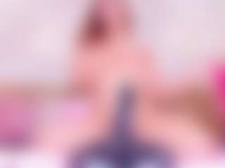 Live cam show with MiaVelveett - Squirt on Camsoda