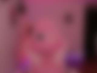 Live cam show with Luna - Public Brown Hair on Camsoda Late Night