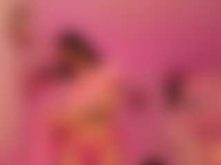 Live cam show with Luna - Fingering on Camsoda