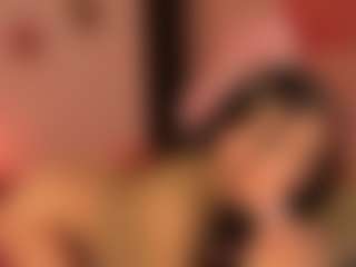 Live cam show with Luna - Brown Hair Petite on Camsoda