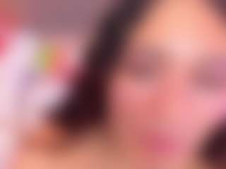 Live cam show with MelissaBloomm - Curvy on Dare Cams