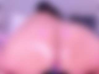 Live cam show with MelissaBloomm - Handjob on Camsoda