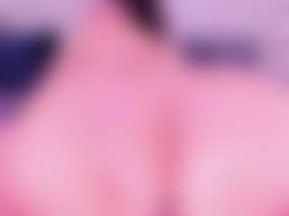 Live cam show with MelissaBloomm - Foot Fetish Curvy on Camsoda
