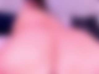 Live cam show with MelissaBloomm - Shaved Pussy on liverealitysex.com