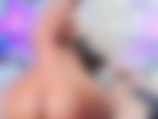 QUEENASS MILF webcam performer live streaming