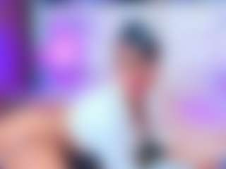 Live cam show with QUEENASS - Ebony Shaved Pussy on Camsoda
