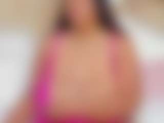 shakebigass MILF webcam performer live streaming