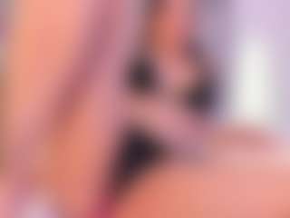 Live cam show with Danna Roberts - Squirt on SxyPornLive