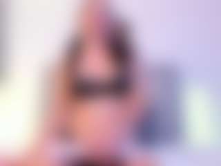 Live cam show with Danna Roberts - Striptease on CamSodaAdn