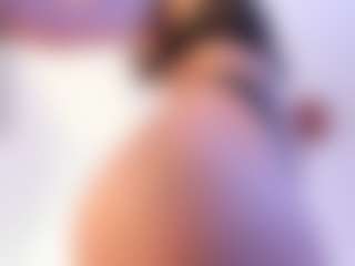 Live cam show with Danna Roberts - Shaved Pussy Brown Hair on Stripli.com
