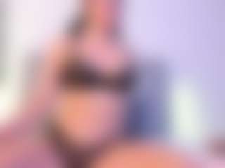 Live cam show with Danna Roberts - Shaved Pussy on xfollow cams