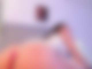Live cam show with Danna Roberts - Shaved Pussy on Camsoda