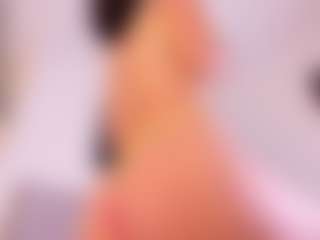 Live cam show with Danna Roberts - Shaved Pussy on Camsoda