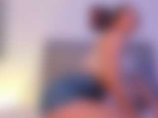 Live cam show with Danna Roberts - Athletic Shaved Pussy on AdultVida.com