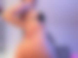 Live cam show with Danna Roberts - Striptease on SquirtSoMuch