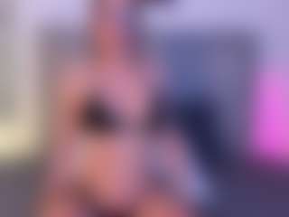 Live cam show with Danna Roberts - Athletic Public on CamSextacy