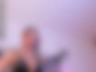 Live cam show with Danna Roberts - Amateur Brown Hair on Camming Site