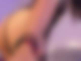 Live cam show with Emy Cross - Normal on Fling VIP Chat