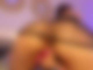 Live cam show with Emy Cross - Pornstar Skinny on Camsoda