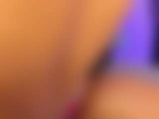Live cam show with Emy Cross - Hispanic on Camsoda