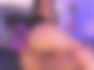 Live cam show with Emy Cross - Sexwebcam Ebony on CamwithHer