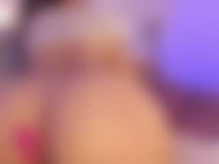 Live cam show with Emy Cross - Ebony Big Ass on 1on1-livenow