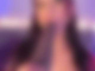 Live cam show with Emy Cross - Skinny on slutload
