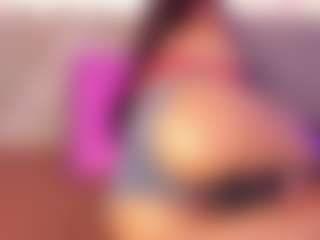 Live cam show with Emy Cross - Shaved Pussy on slutload
