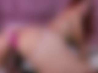 Live cam show with Lily Roxi - Shaved Pussy on Camsoda