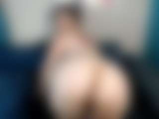 Live cam show with Sunny-Rayz - Oil on Camsoda