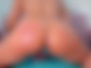 Live cam show with CataleyaBianchi - Barelylegal on Camming Site