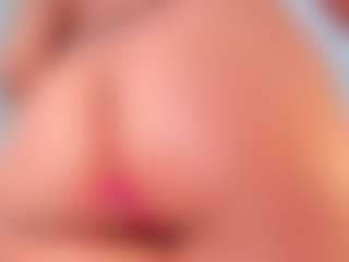 Live cam show with CataleyaBianchi - Schoolgirl on Gym Cam Girls