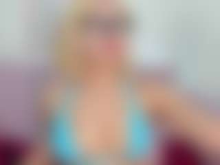 Live cam show with CataleyaBianchi - Lovely on Lustler