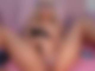 Live cam show with CataleyaBianchi - Spank on Camsoda
