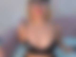 Live cam show with CataleyaBianchi - Petite on Instabang