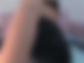 Live cam show with CataleyaBianchi - Bedroom on friskycurves.com