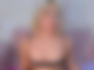 CataleyaBianchi's Live Sex Cam Show