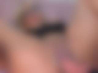 Live cam show with CataleyaBianchi - Petite on fuklive.com