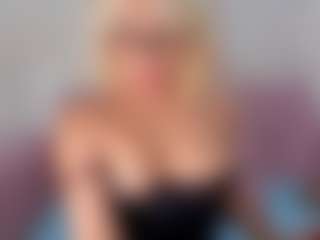 CataleyaBianchi's Live Sex Cam Show