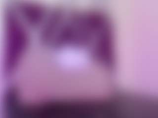 Live cam show with CataleyaBianchi - Strip on Camsoda