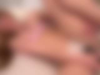 Live cam show with Ellie - Red Hair on friskycurves.com
